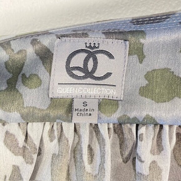 Queen Collection Blouse Women's size Small grey leopard print business - Picture 11 of 15